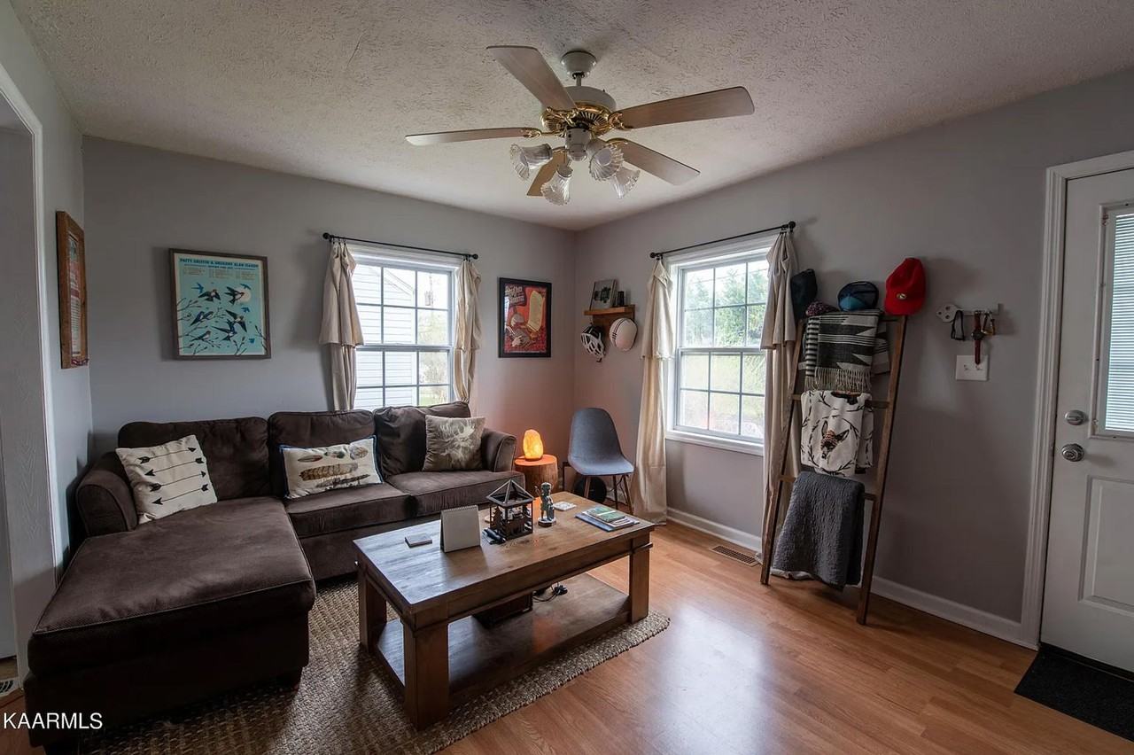 1133 Fair Dr - Photo 3 of 38