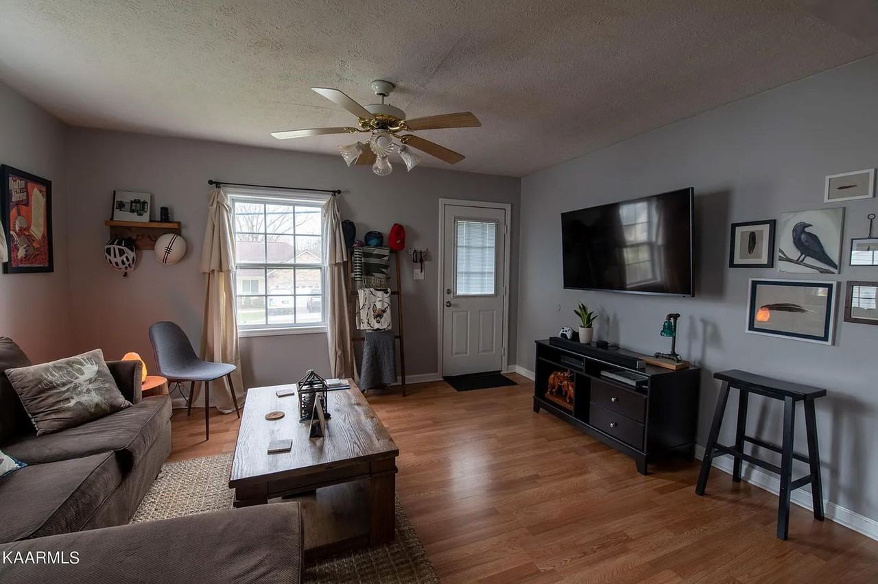 1133 Fair Dr - Photo 5 of 38