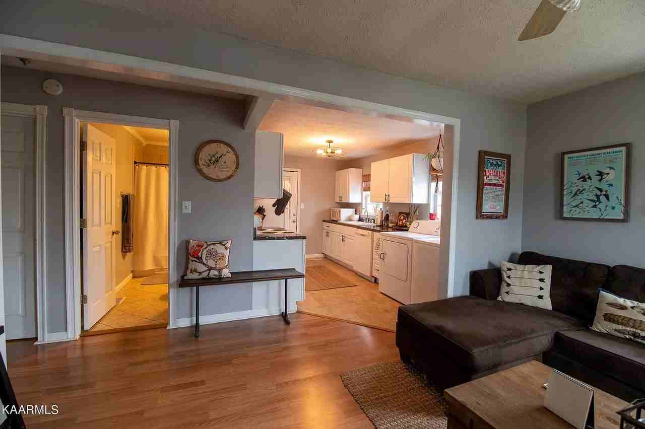 1133 Fair Dr - Photo 7 of 38