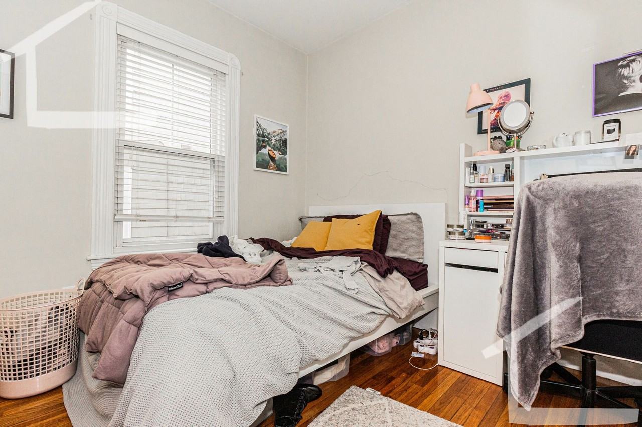 85 Surrey St - Photo 5 of 8