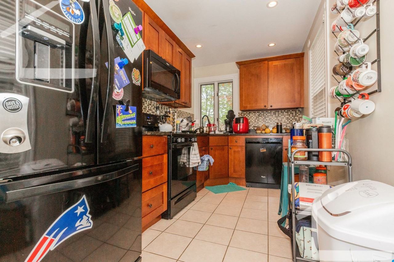85 Surrey St - Photo 7 of 8