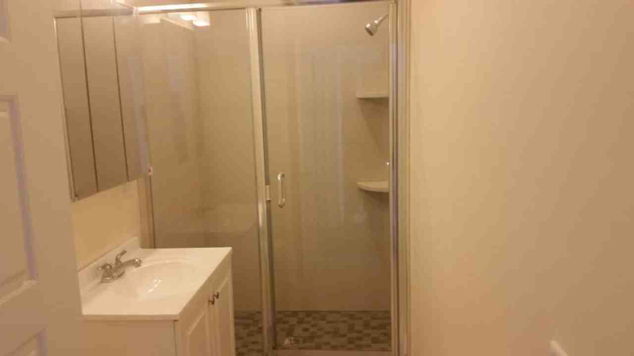 21 Commonwealth Ter - Photo 3 of 4