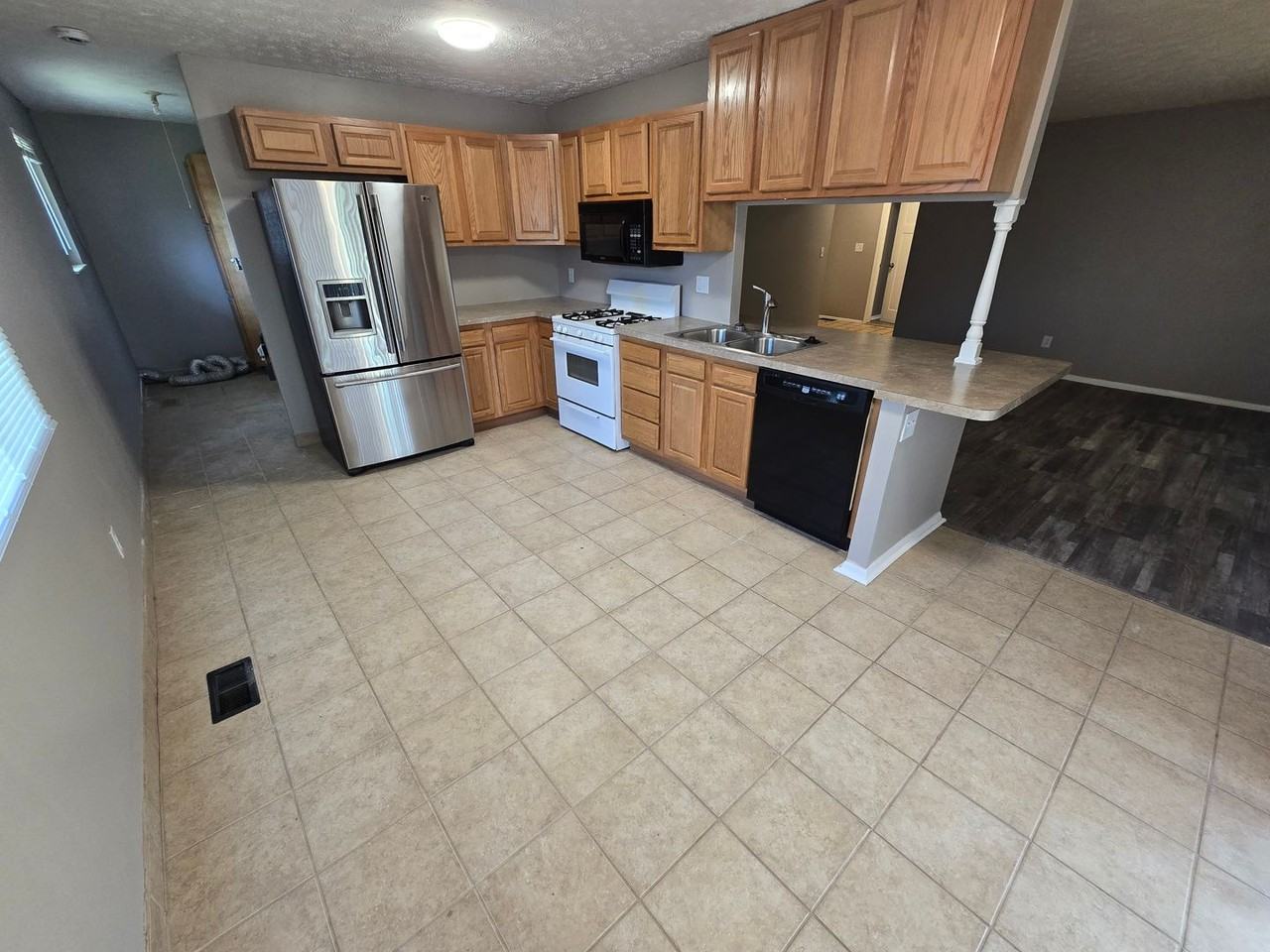 10220 September Dr - Photo 5 of 17