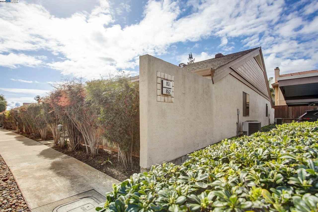 851 Villa Ter - Photo 2 of 18