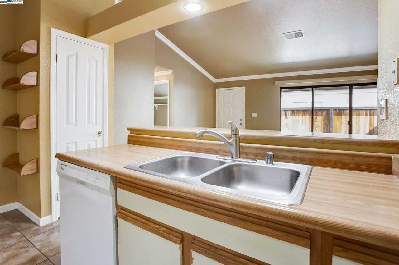 851 Villa Ter - Photo 7 of 18