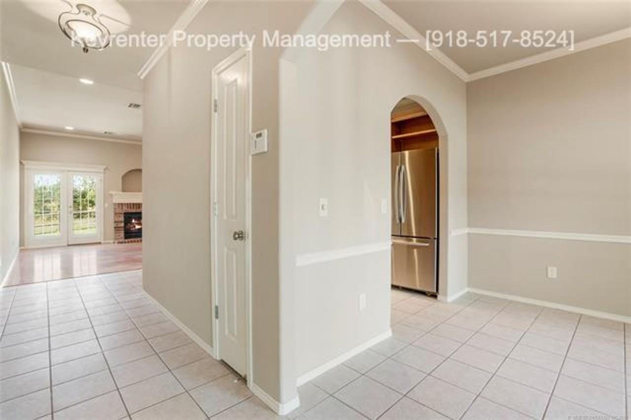 11906 S Juniper Ct - Photo 4 of 36