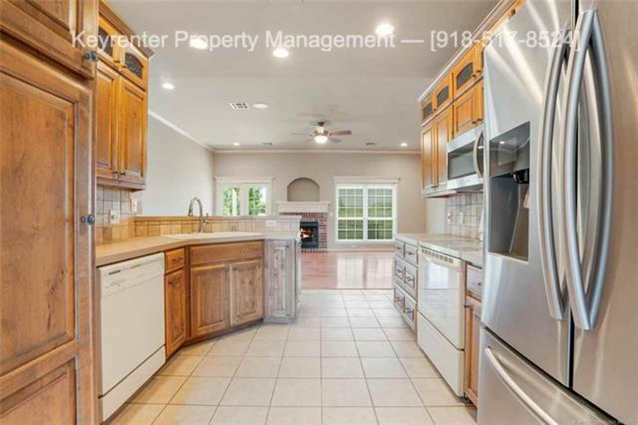 11906 S Juniper Ct - Photo 7 of 36