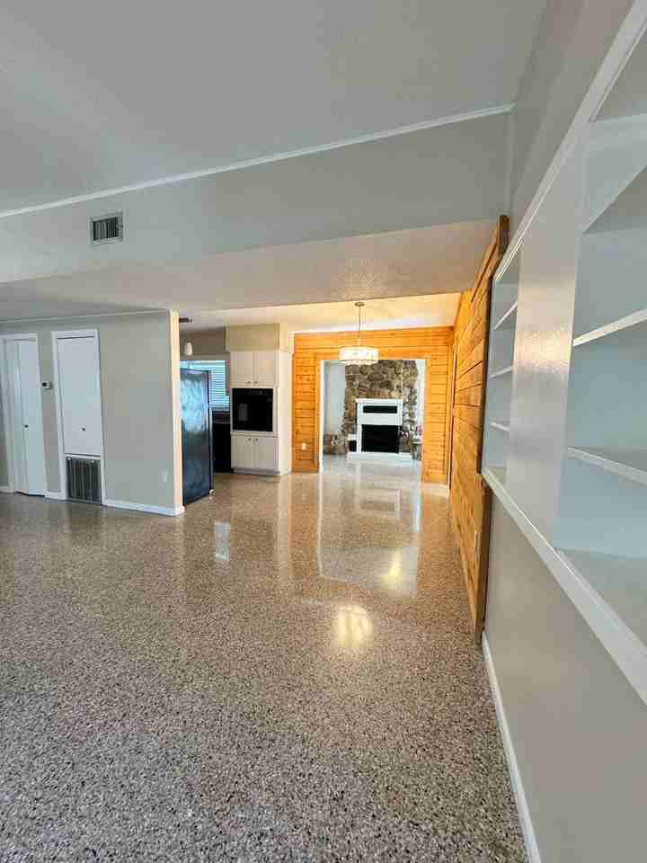 813 Center Ln - Photo 2 of 13