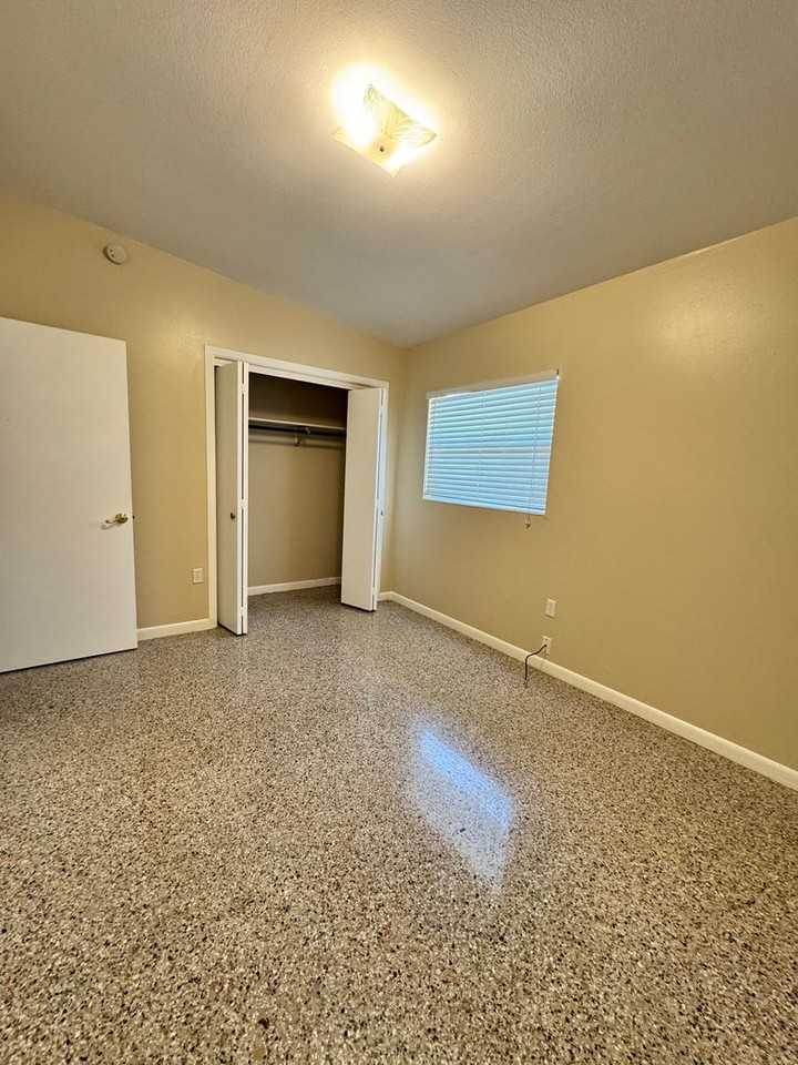 813 Center Ln - Photo 5 of 13