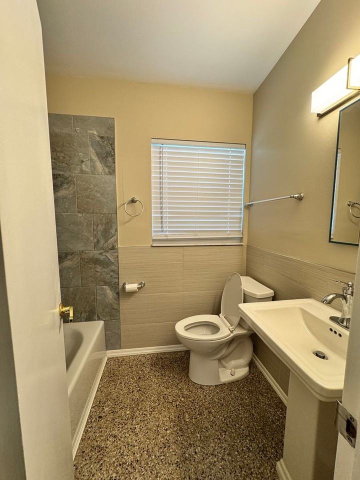 813 Center Ln - Photo 6 of 13