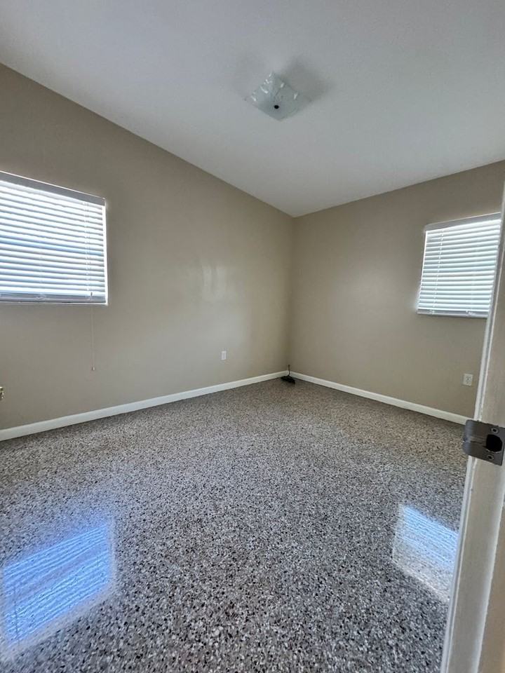 813 Center Ln - Photo 7 of 13