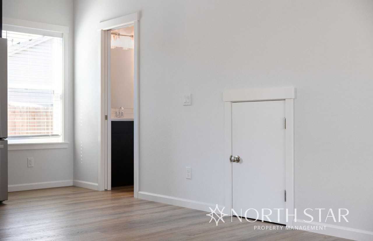 3080 Sw Obsidian Ave - Photo 7 of 25