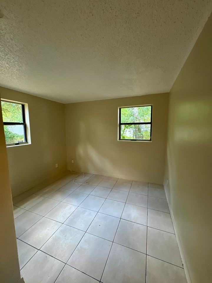 10533 Suomi St - Photo 4 of 8