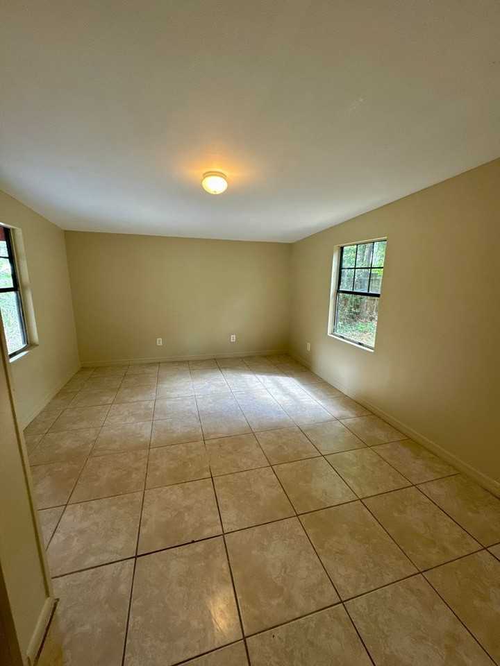 10533 Suomi St - Photo 5 of 8