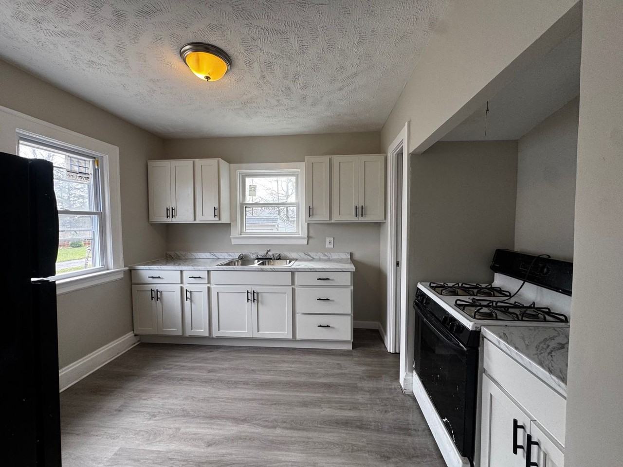 20470 Lindbergh Ave - Photo 4 of 35