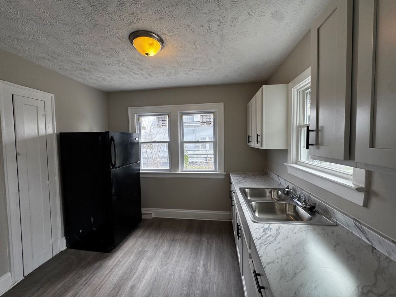 20470 Lindbergh Ave - Photo 5 of 35