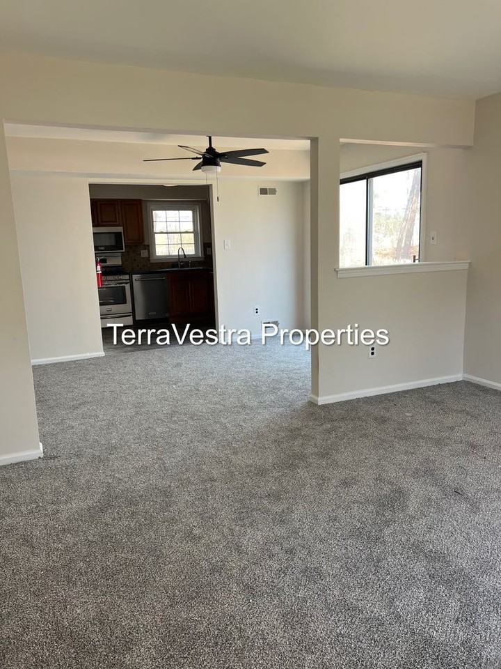 23 Spar Dr - Photo 2 of 14