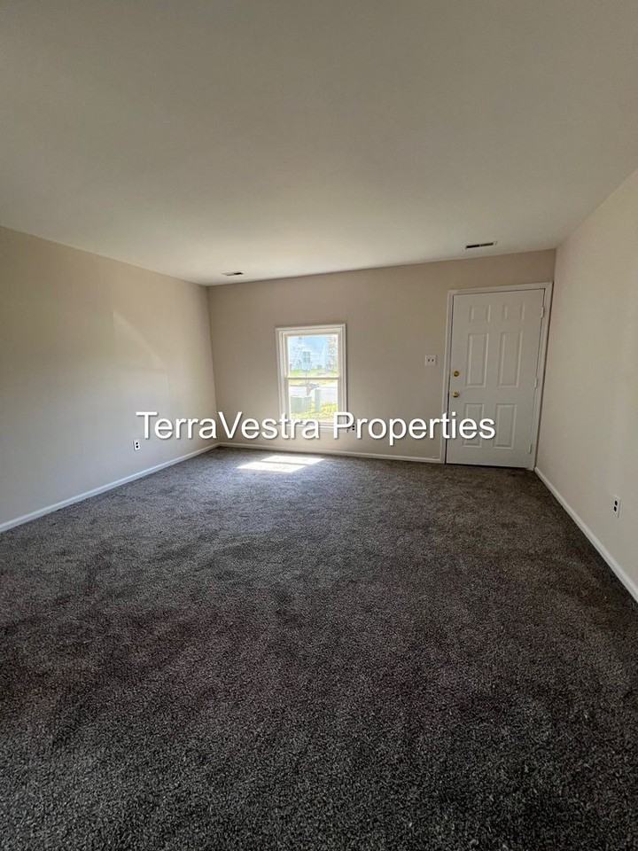 23 Spar Dr - Photo 4 of 14