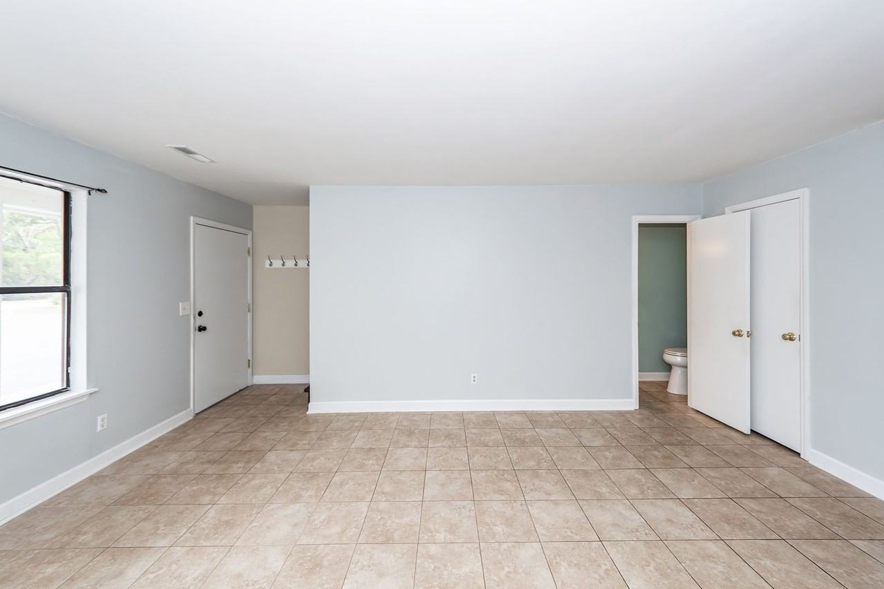 1154 Julian Clark Rd - Photo 7 of 30