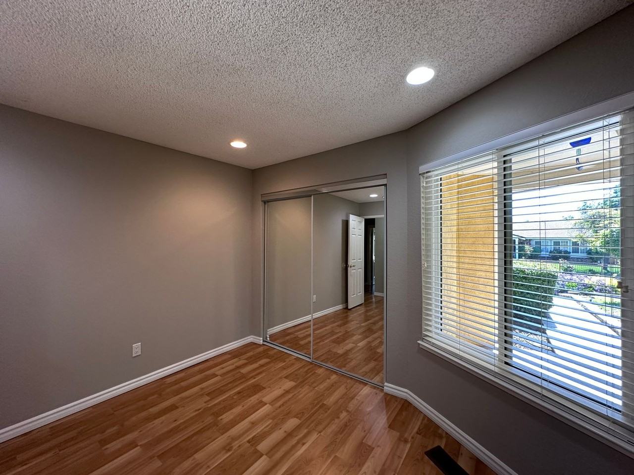 3501 Pleasant Row Ct - Photo 5 of 30