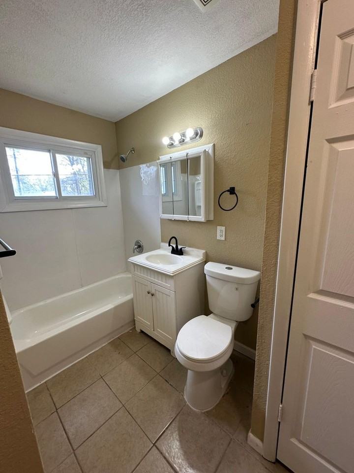 7405 E 112th St - Photo 6 of 13