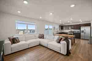 featured image of 4440 W Bedford Ave