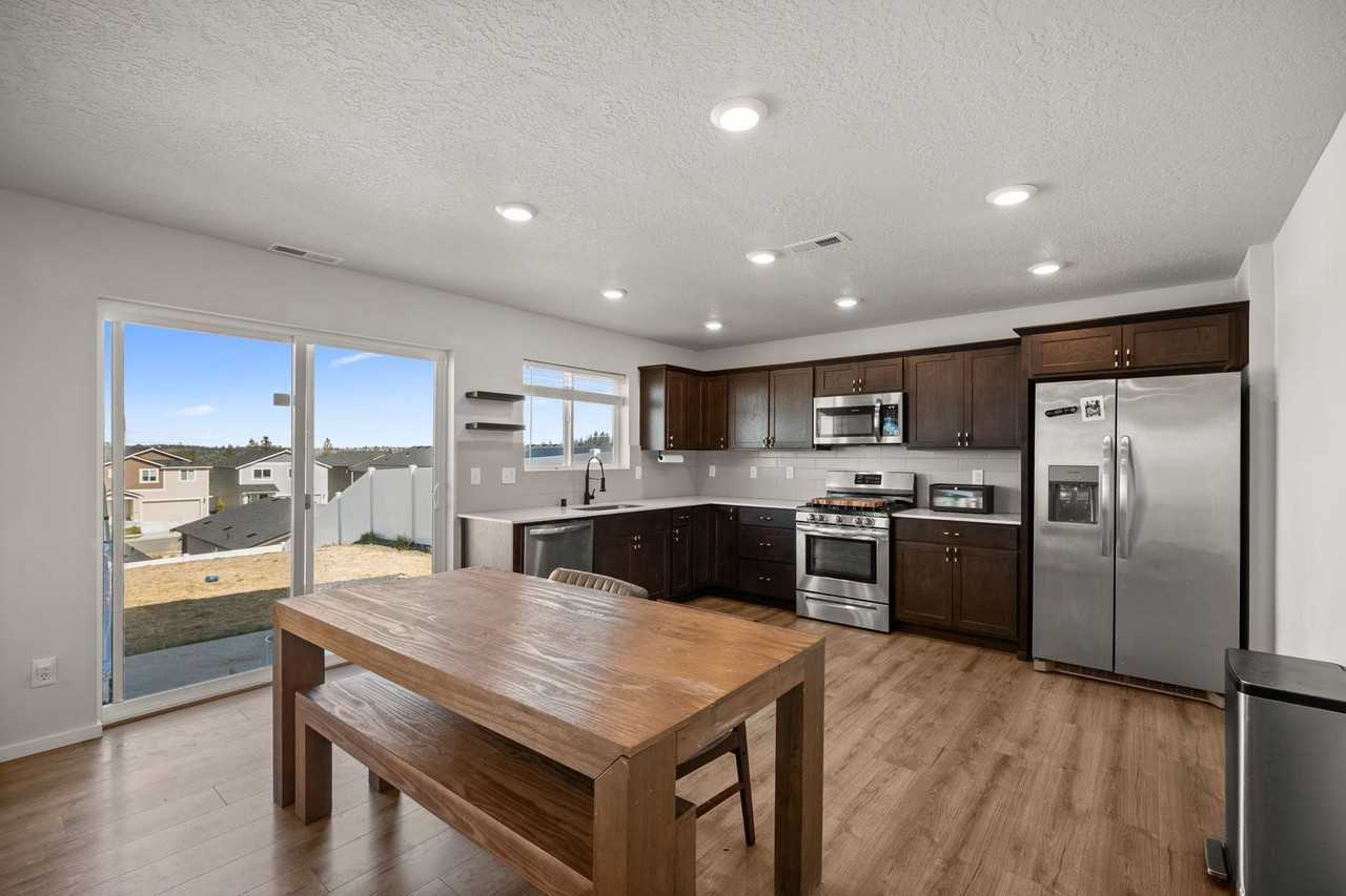 4440 W Bedford Ave - Photo 5 of 25