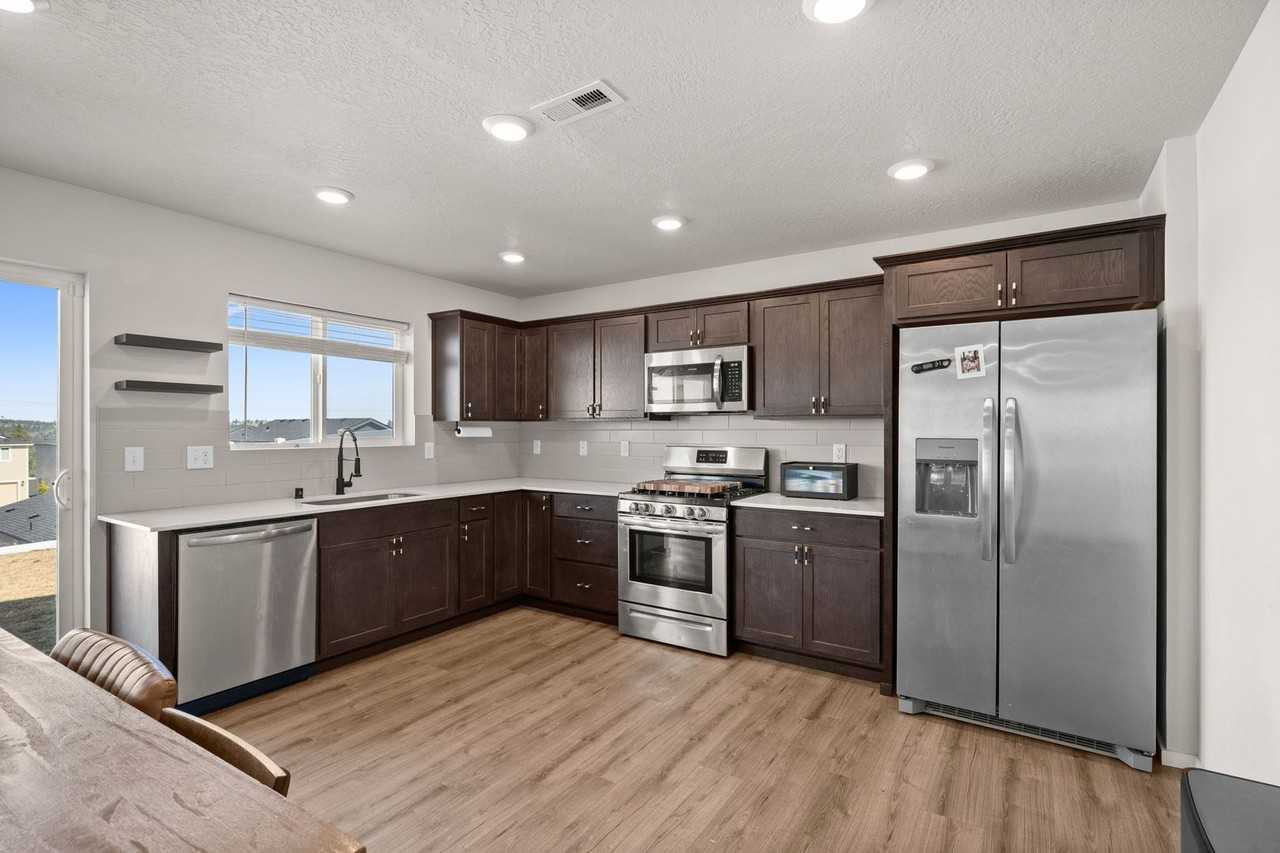 4440 W Bedford Ave - Photo 7 of 25