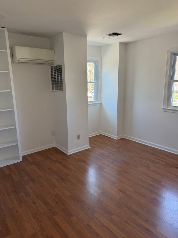 626 N Shore Rd - Photo 4 of 15