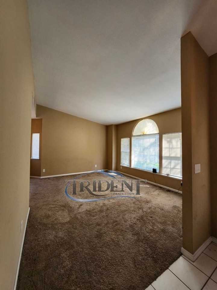 1105 Johnathan Dr - Photo 2 of 22