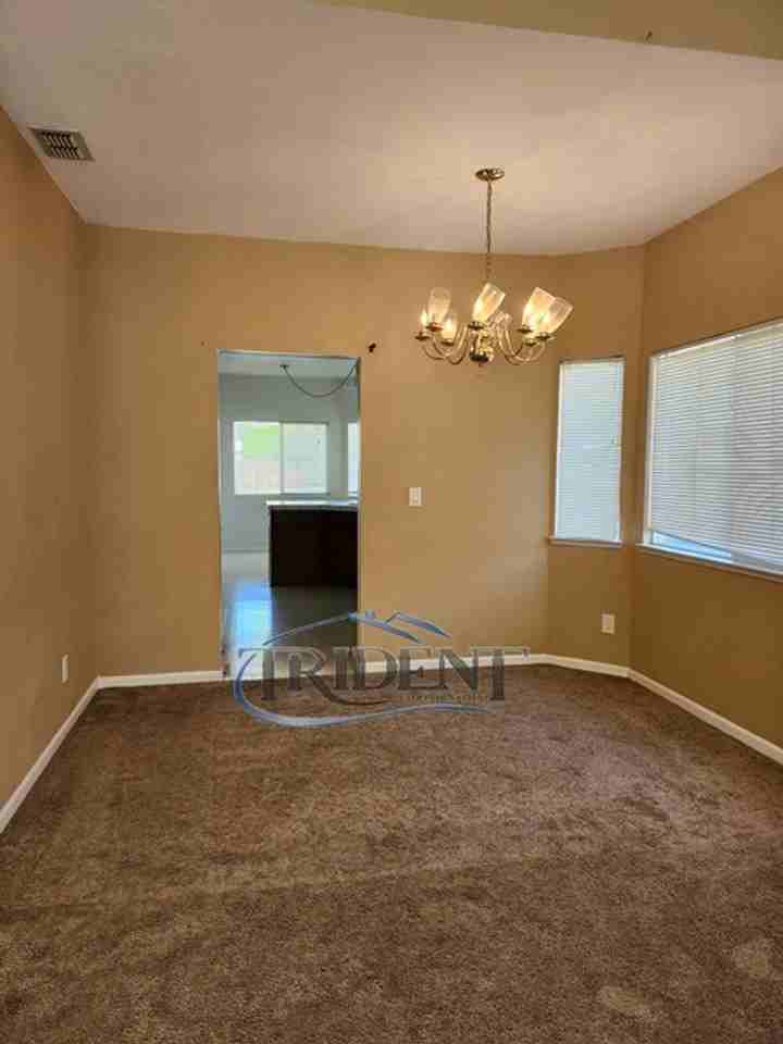 1105 Johnathan Dr - Photo 3 of 22