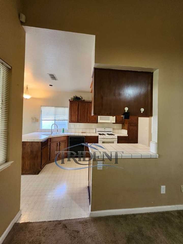 1105 Johnathan Dr - Photo 5 of 22