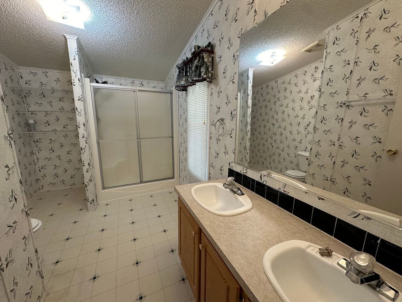 5636 Caratoke Hwy - Photo 5 of 11