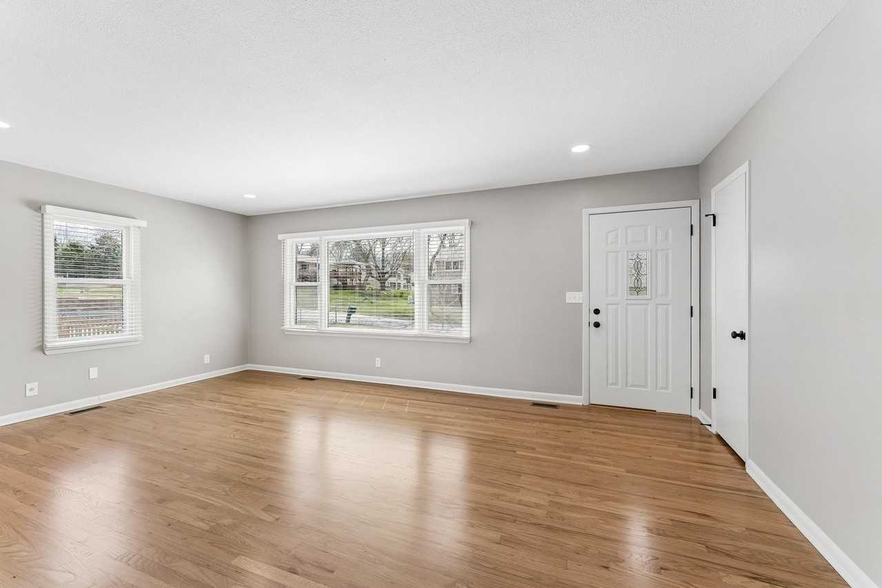 7922 Himebaugh Ave - Photo 5 of 25