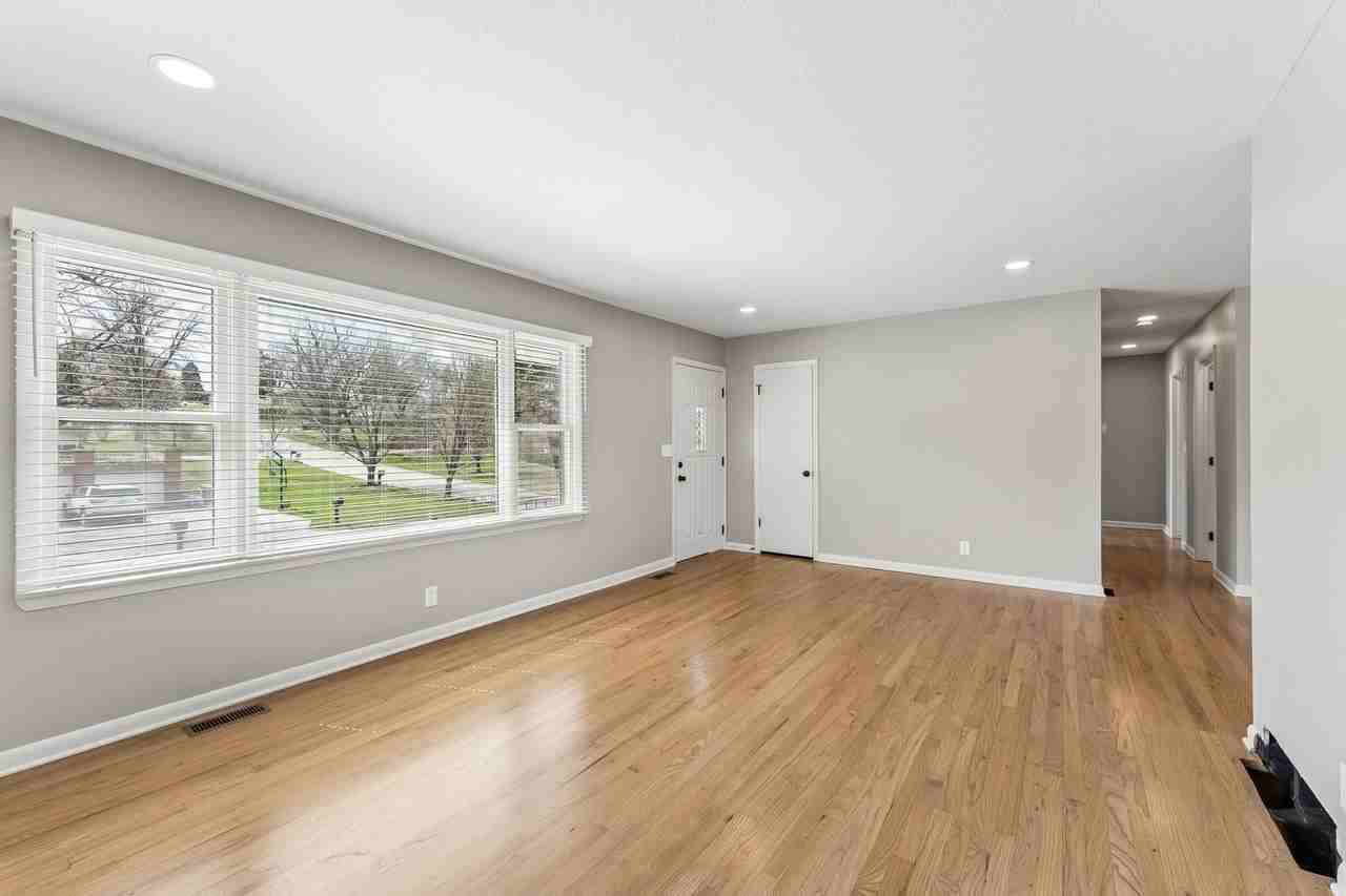 7922 Himebaugh Ave - Photo 6 of 25