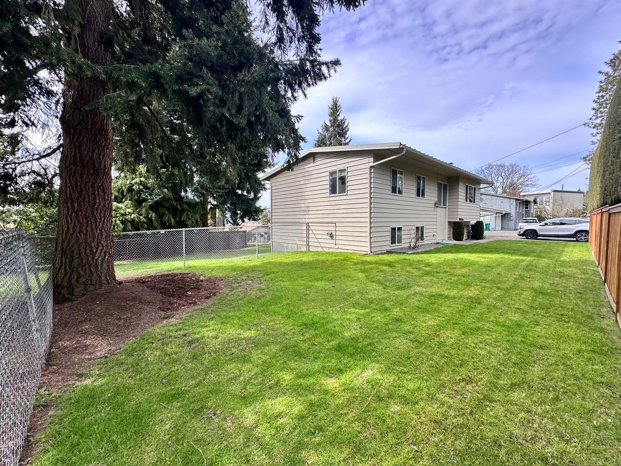 201 15th Pl - Photo 2 of 27