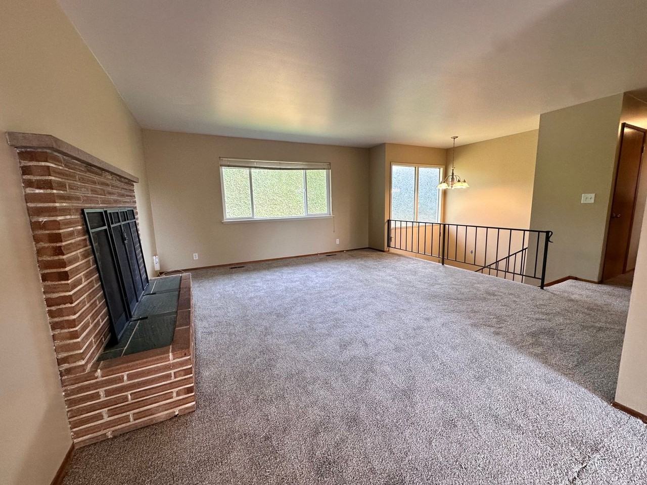 201 15th Pl - Photo 3 of 27