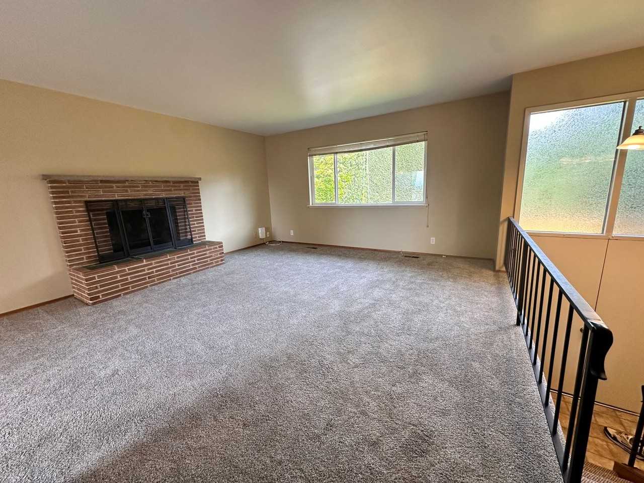 201 15th Pl - Photo 4 of 27