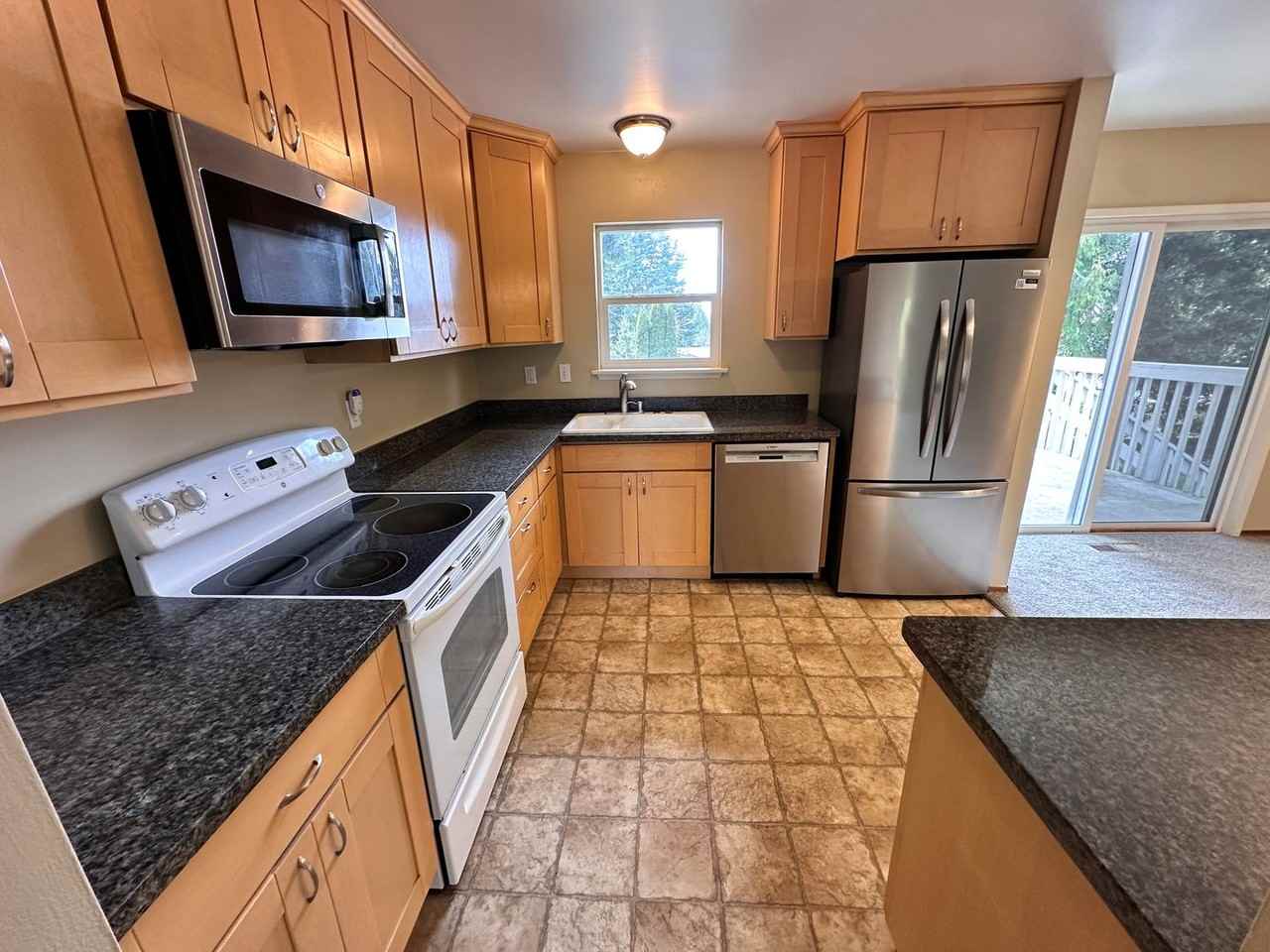 201 15th Pl - Photo 5 of 27