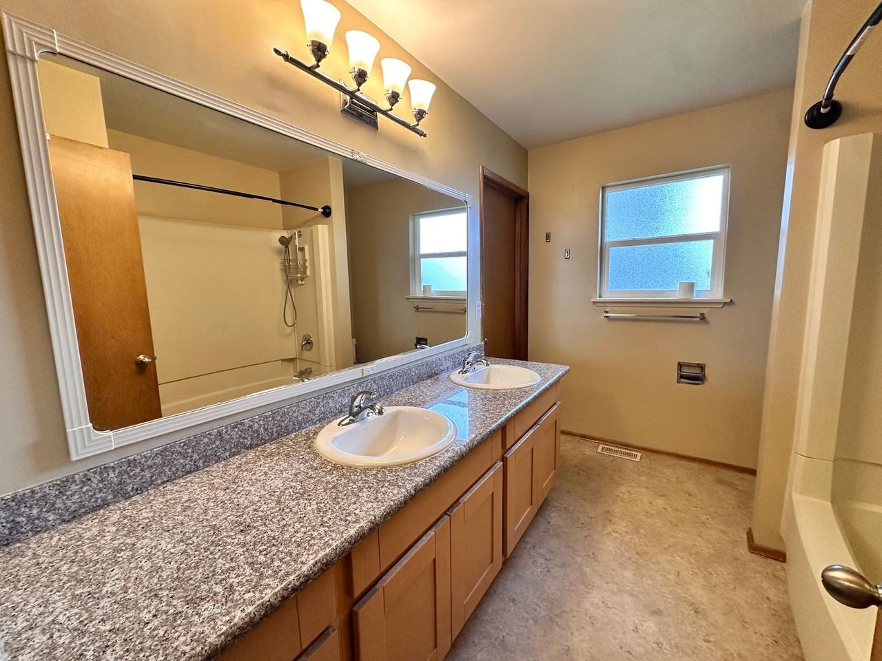 201 15th Pl - Photo 7 of 27