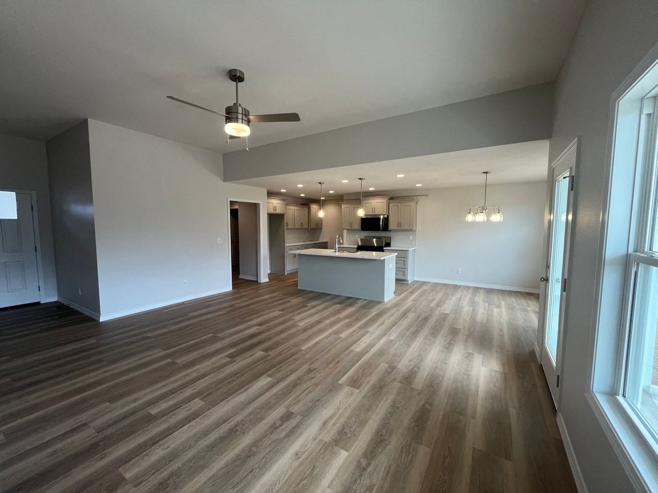 674 W Brook Hollow Rd - Photo 2 of 50