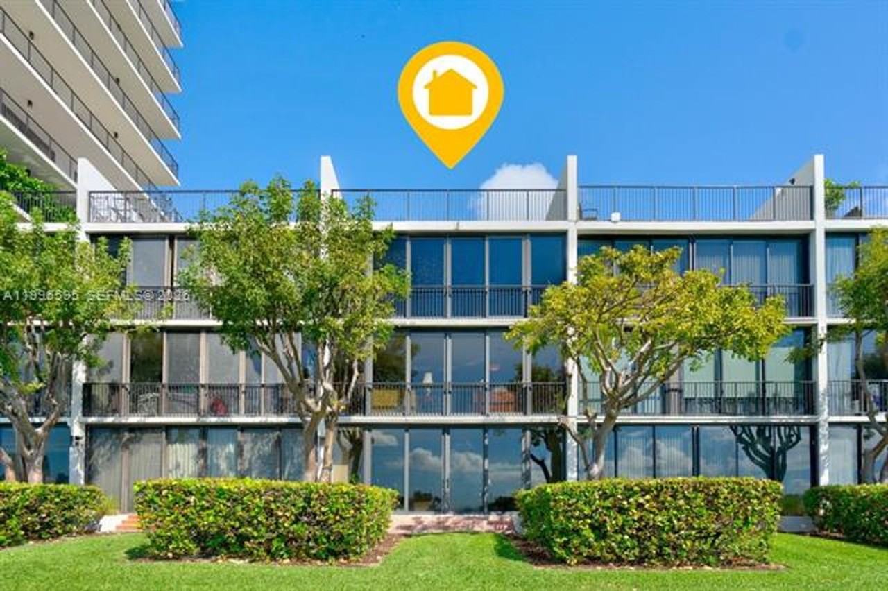 1000 Venetian Way #105 - Photo 3 of 49