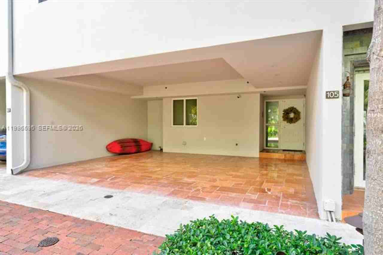 1000 Venetian Way #105 - Photo 4 of 49