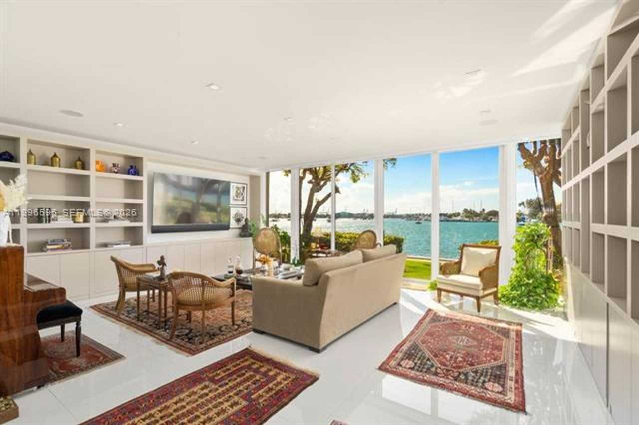 1000 Venetian Way #105 - Photo 7 of 49