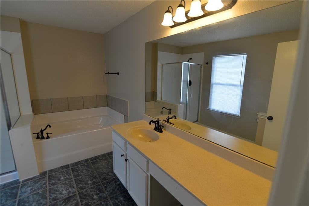 640 Gibson St - Photo 3 of 27