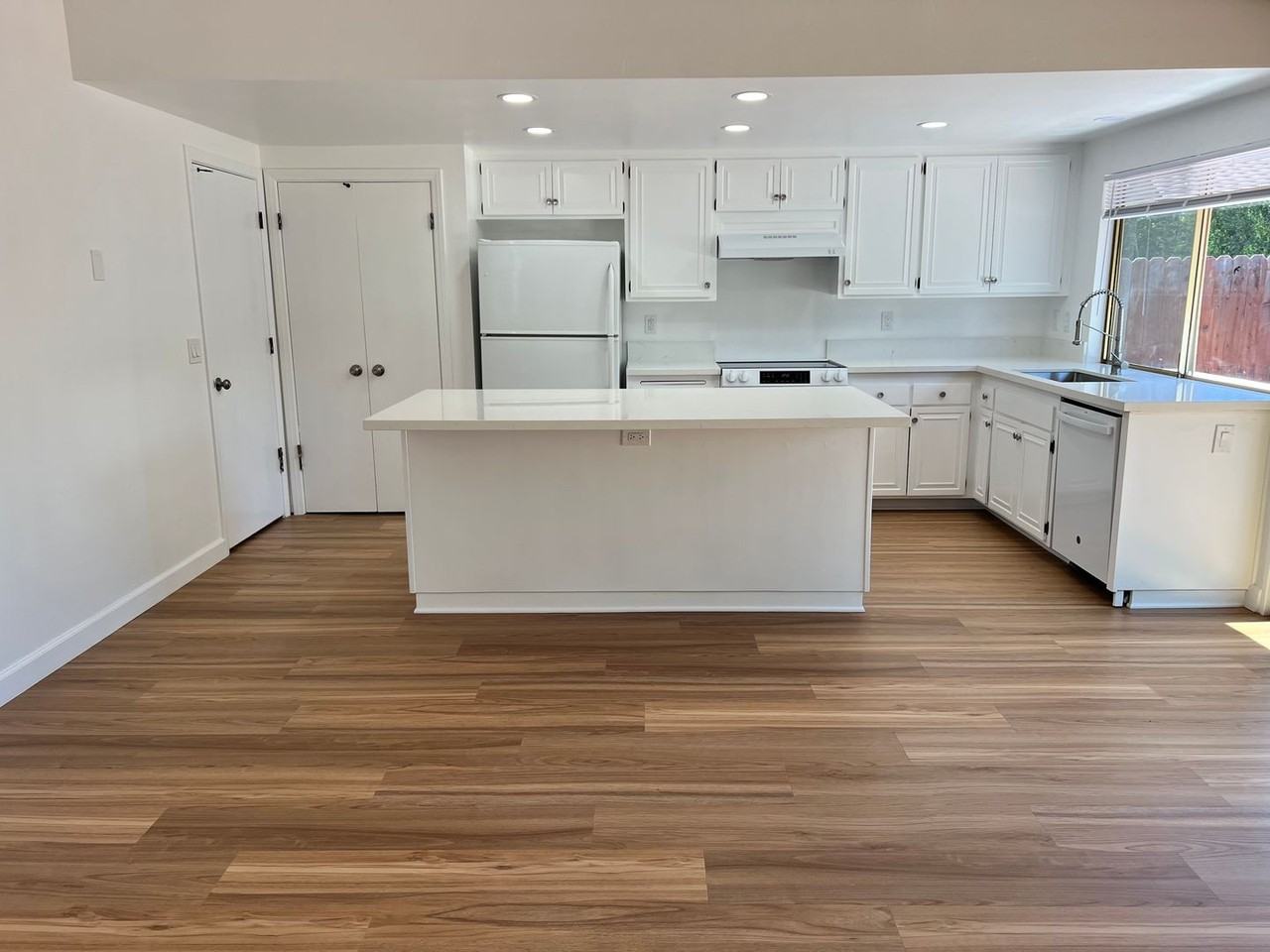 5020 Walnut Park Dr - Photo 2 of 14