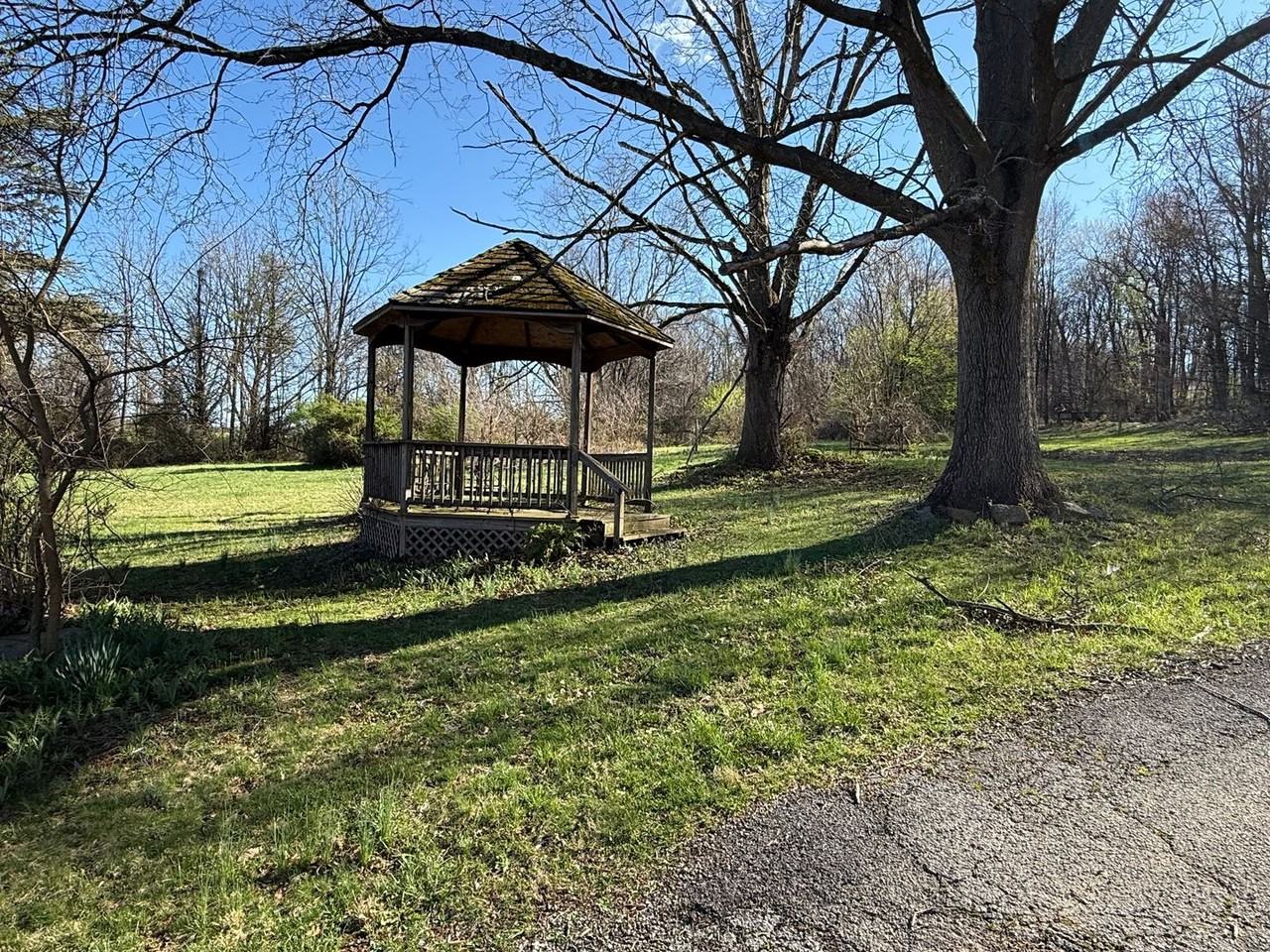 731 Williams Ct - Photo 2 of 28