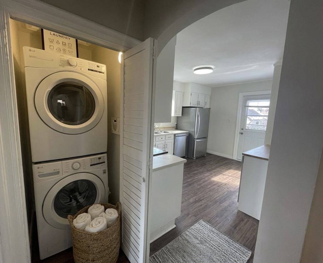 110 Weir St S - Photo 6 of 9