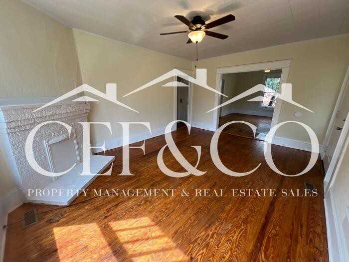 2446 Wallace Ave - Photo 4 of 15