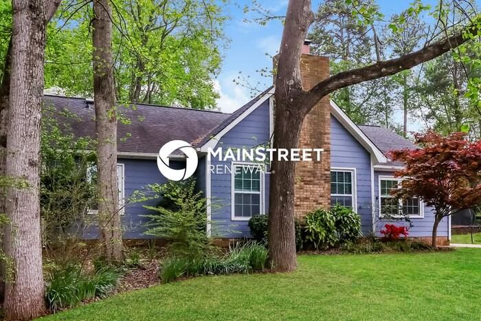 1303 Bellingham Dr - Photo 3 of 15